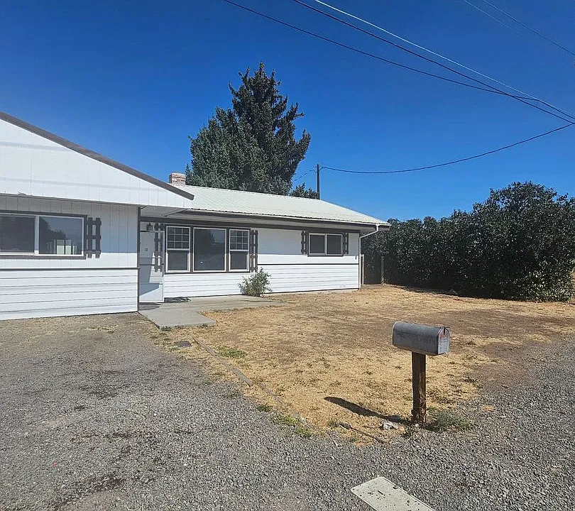 870 NW Commercial St