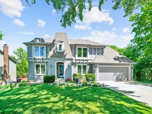 11831 Gillette St, Overland Park, KS 66210