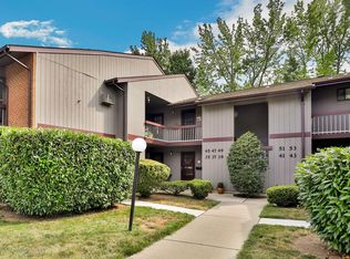35 Eastport Ct, Red Bank, NJ 07701