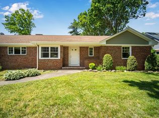 1424 Plumtree Rd, Springfield, MA 01119
