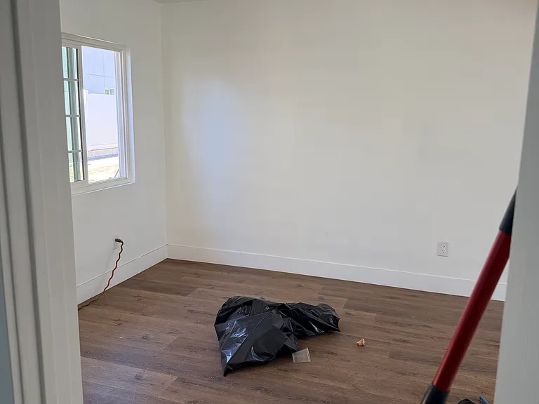 201 S Rowan Ave — Photo 4