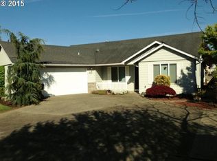 831 Meadowlawn Pl, Molalla, OR 97038