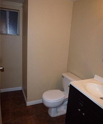 Hall/Guest Bathroom