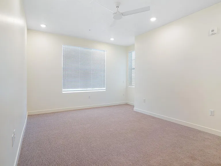 800 E 620 S — Photo 28
