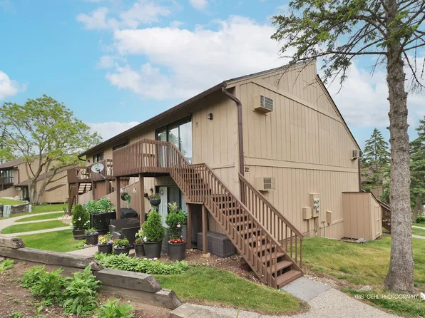 22 Jamaica Colony APT 8, Fox Lake, IL 60020