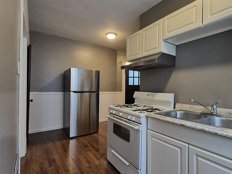 1537 McCausland Ave #2N — Photo 5