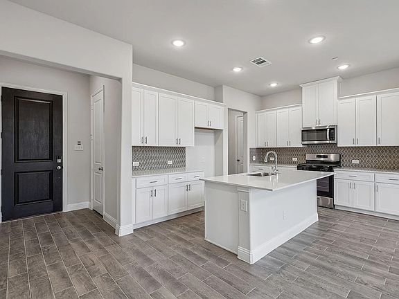 4th image of 2929 Hamilton St