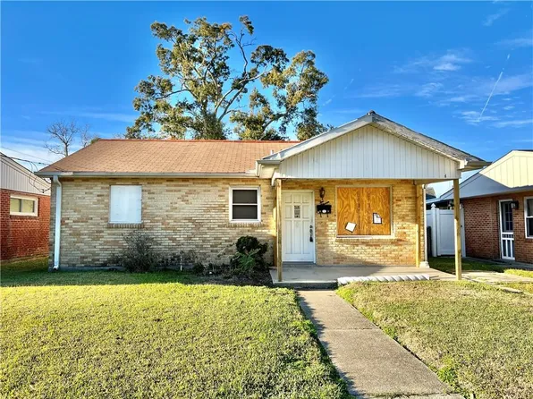 211 9th St, Gretna, LA 70053
