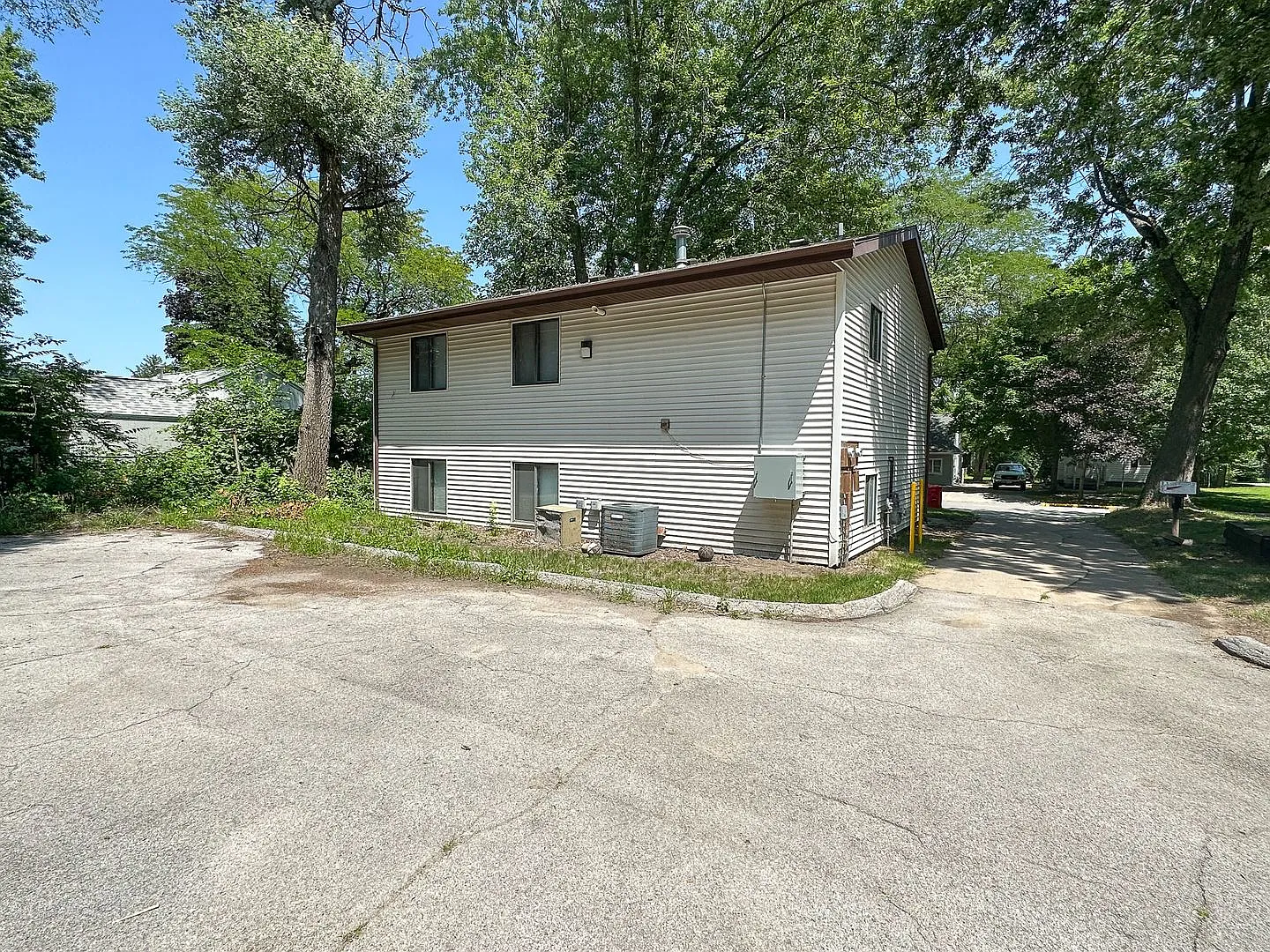 South Franklin Apartments — Photo 3