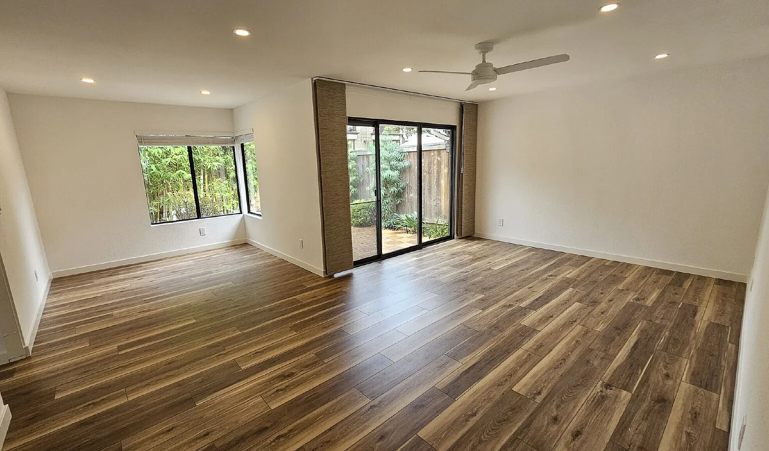2 bed, 2.0 bath, 1101 sqft, $3,400 — Photo 2