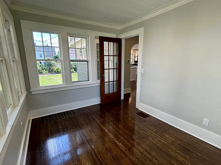 329 Somershire Dr — Photo 10