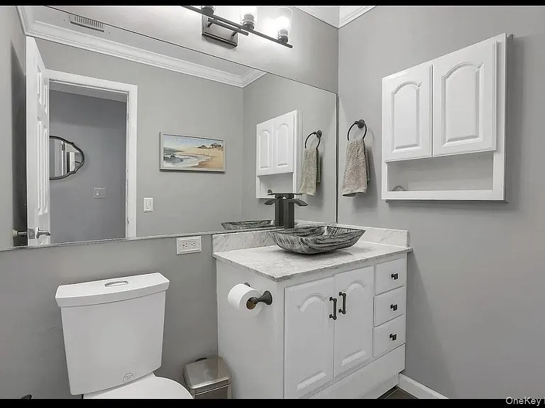 121 Coachlight Sq — Photo 8