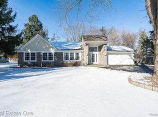 410 Maplehill Rd, Rochester Hills, MI 48306