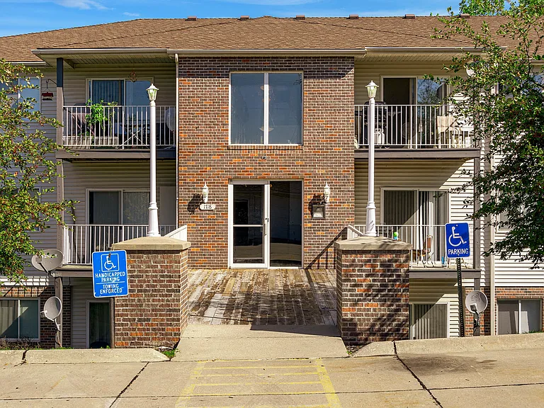 Parkview Apartments — Photo 5