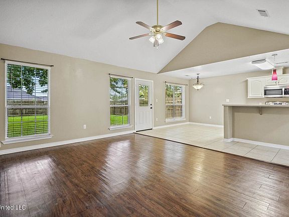 4th image of 7008 Bayou Landing Dr