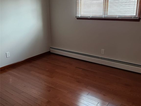 4th image of 235 Garfield Ave #1