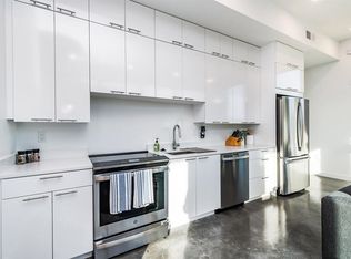 202 N Linn St #204, Iowa City, IA 52245