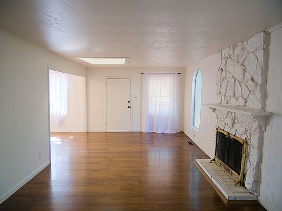 5th image of 96 Laurel Dr