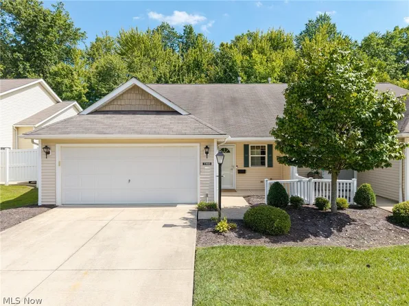 7393 Willow Woods Dr, North Olmsted, OH 44070