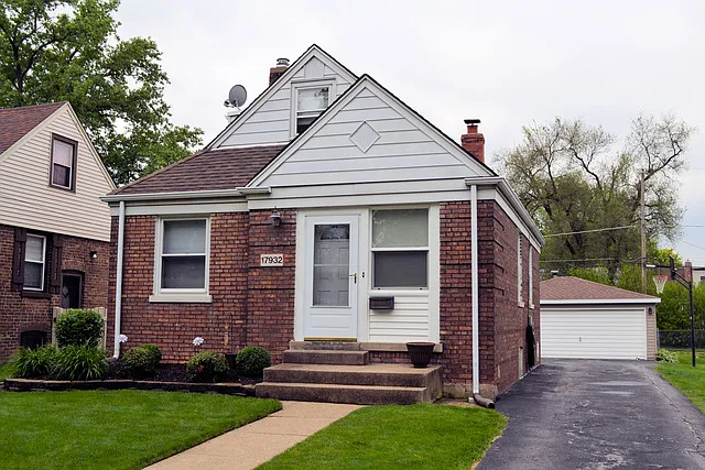 17932 School St photo 1