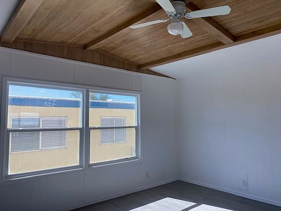 4th image of 3833 N Fairview Ave #31