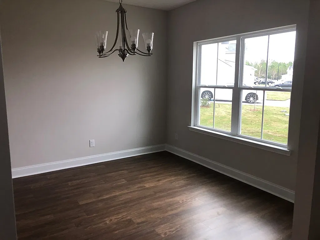 5 bed, 3.0 bath, 2500 sqft, $2,500 — Photo 4