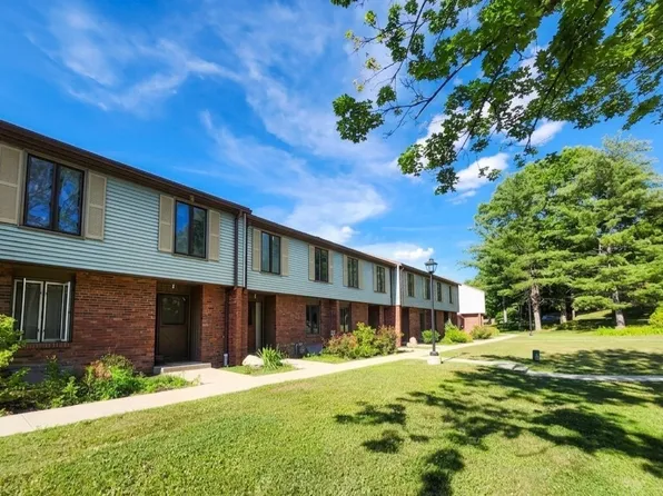 10 Winston Ct Unit 10, Amherst, MA 01002