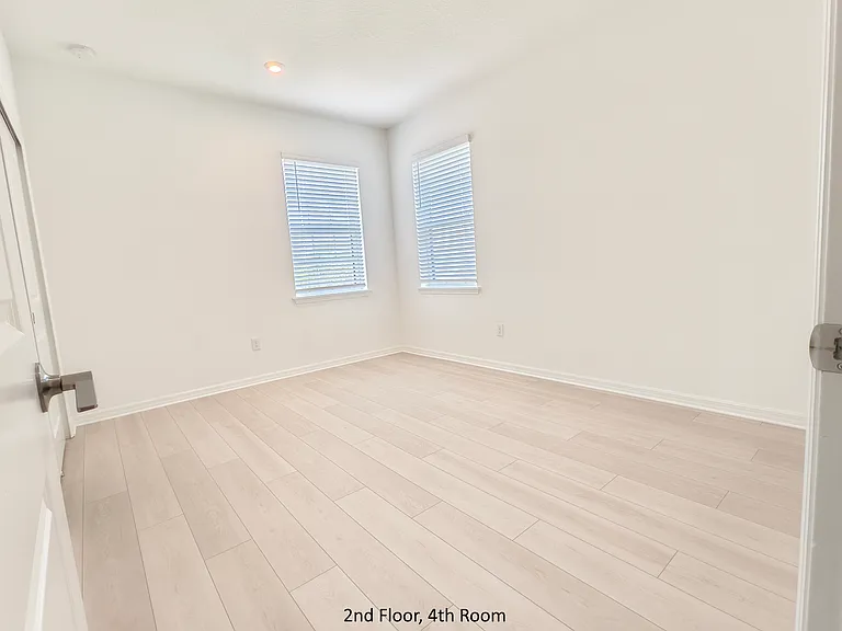 15237 Shady Palms Ln — Photo 17