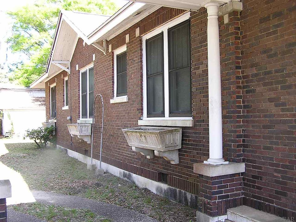 2nd image of 1500 E Cervantes St