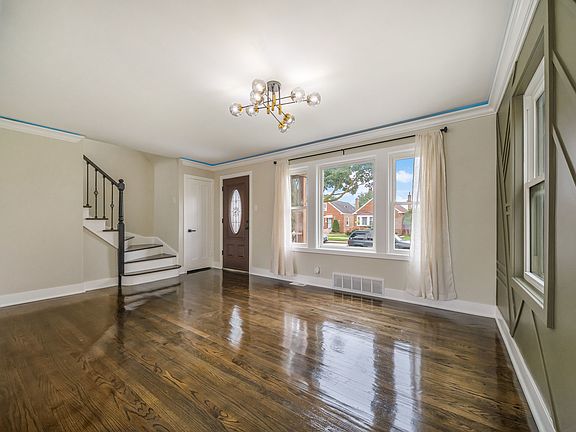 4th image of 5229 S Avers Ave