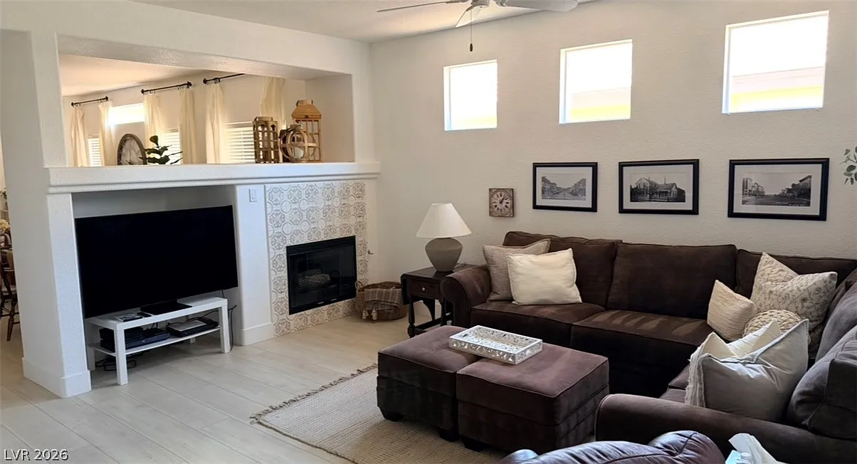 4 bed, 2.0 bath, 2203 sqft, $2,999 — Photo 3