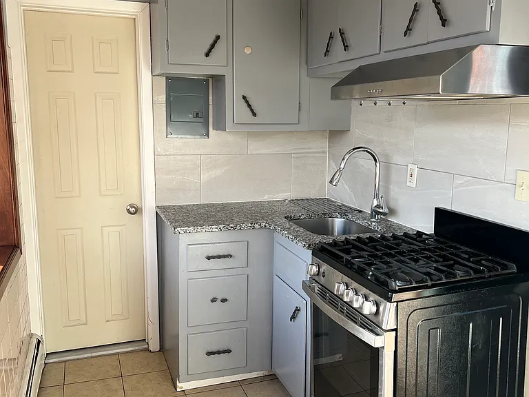 1077 E Jersey St #3R — Photo 2