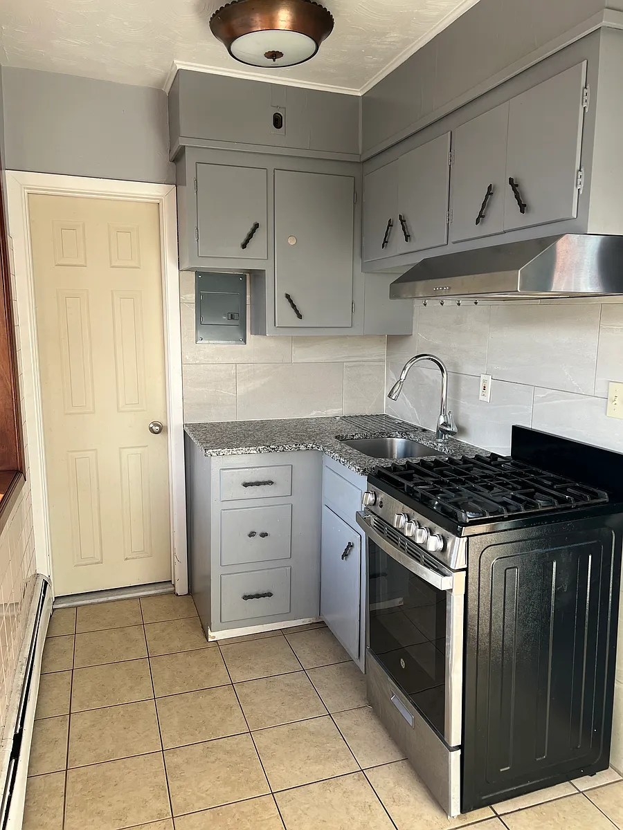 Building Photo - 1077 E Jersey St #3R