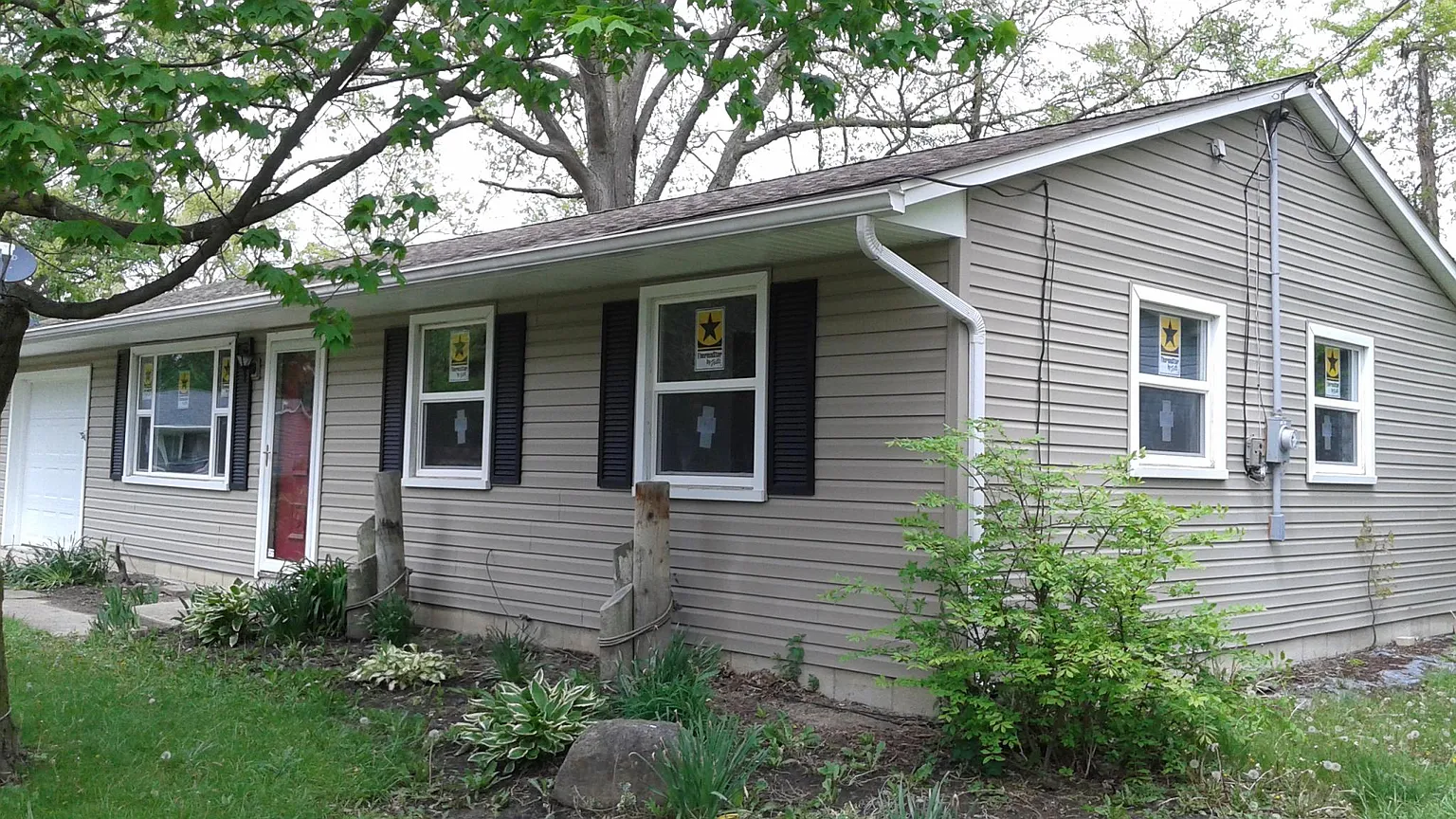 1481 Forestview Dr photo 1