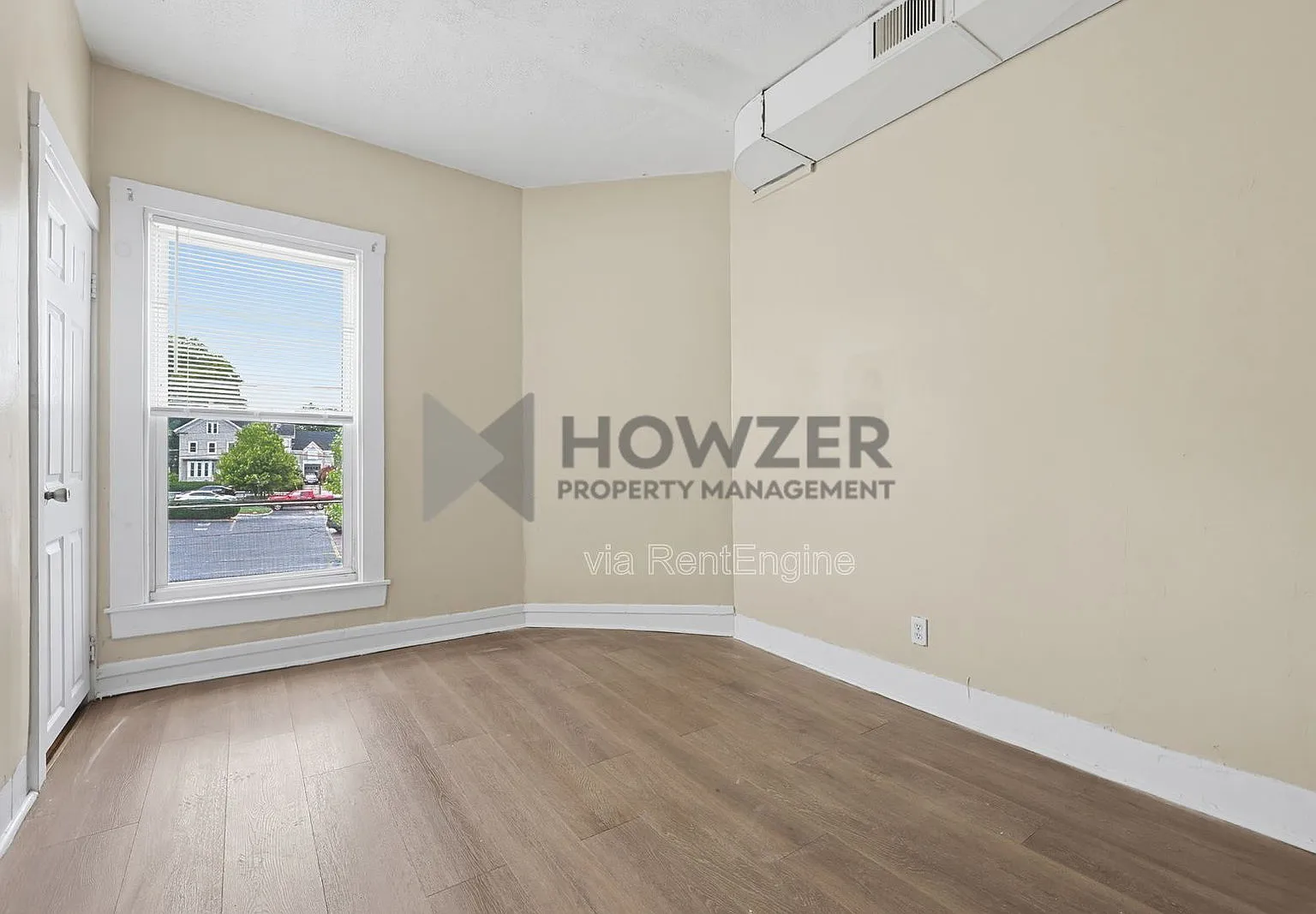 5 bed, 2.0 bath, 1400 sqft, $3,400 — Photo 4