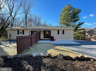266 N 11th St, Akron, PA 17501