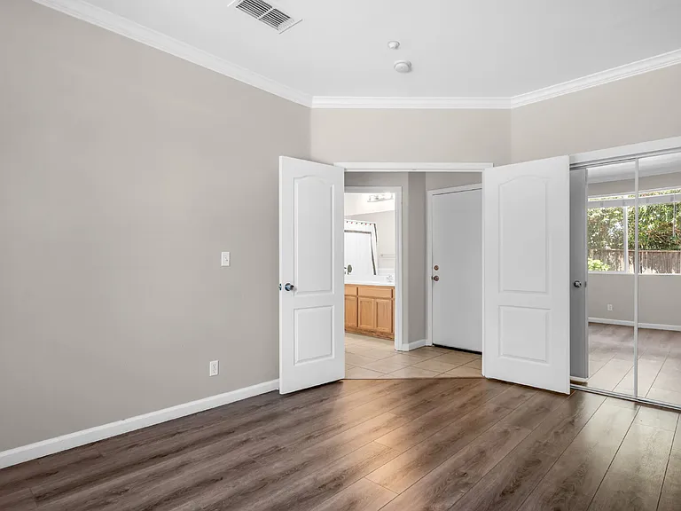 1605 Laugenour Dr — Photo 12