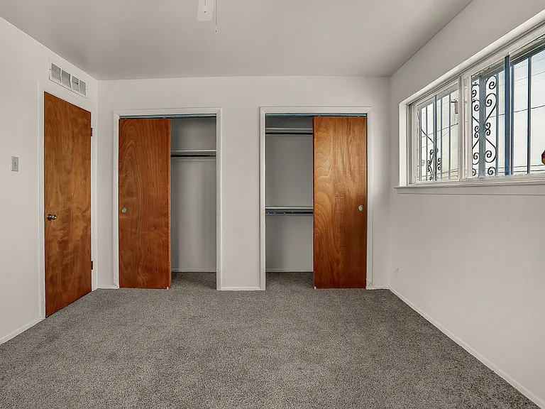 213 Clairemont Dr — Photo 15