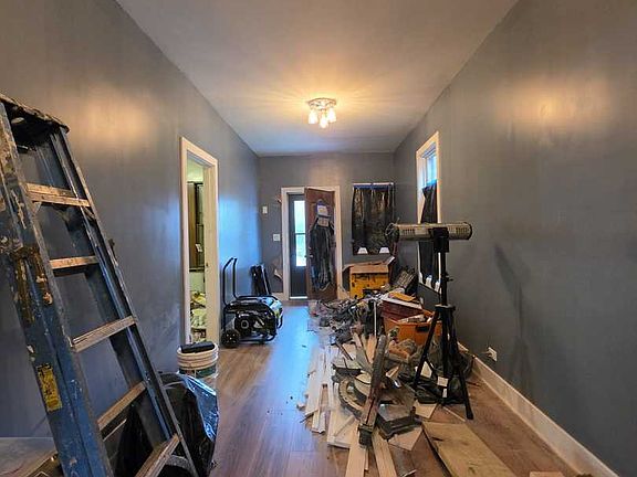 3rd image of 1220 W 74th St