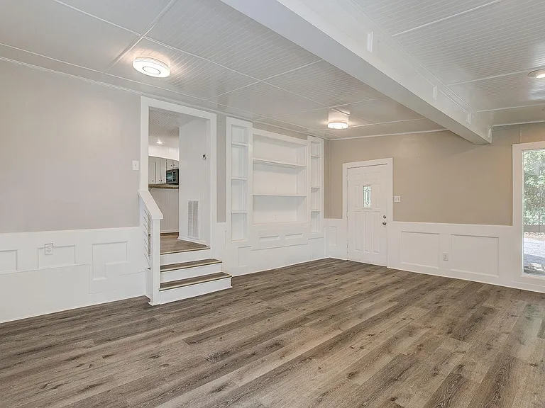907 Green Meadow Dr — Photo 4
