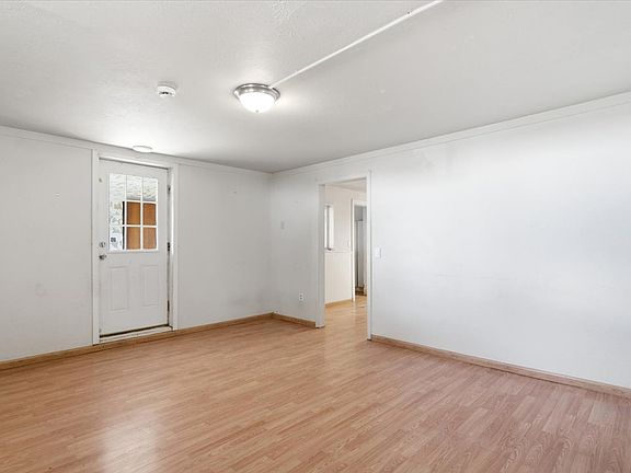 3rd image of 3927-3929 Homestead Rd