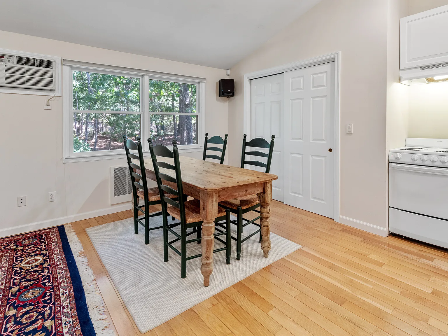 Private Watermill Apartment - Winter Rental — Photo 4