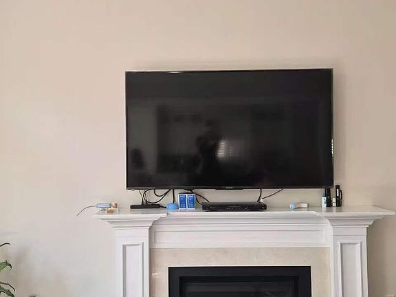 2nd image of 219 Hollywood Ave