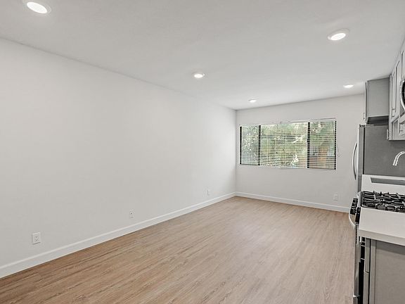 5th image of 11680 Ohio Ave #207