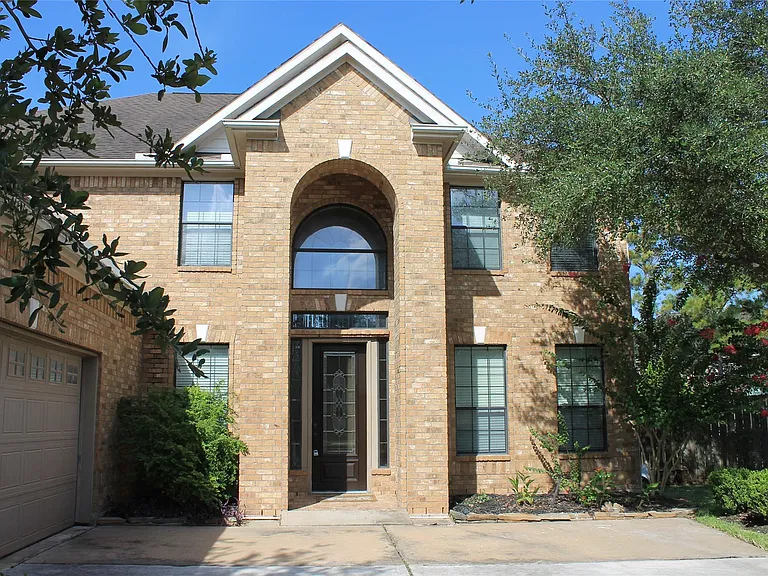 6715 Lathrop Ct — Photo 2