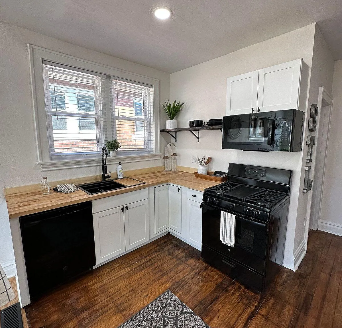 1 bed, 950 sqft, $1,400 — Photo 4