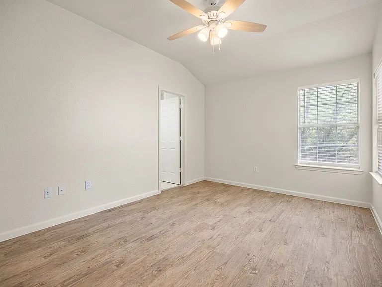 21513 Pershing Ave #A — Photo 10