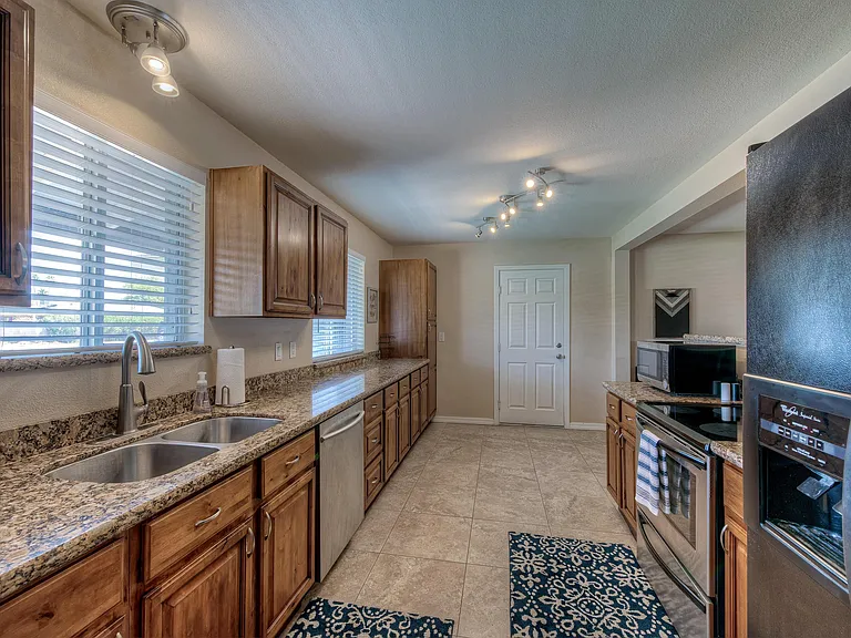 8031 E Oak St — Photo 15