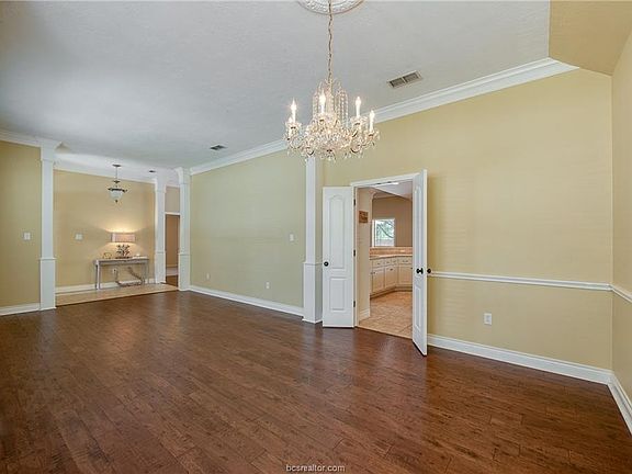 4th image of 5102 Saint Andrews Dr