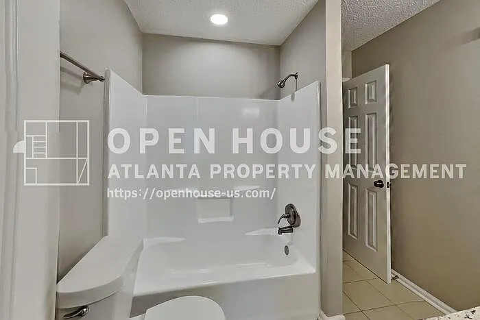 2671 Ashley Dr N — Photo 18